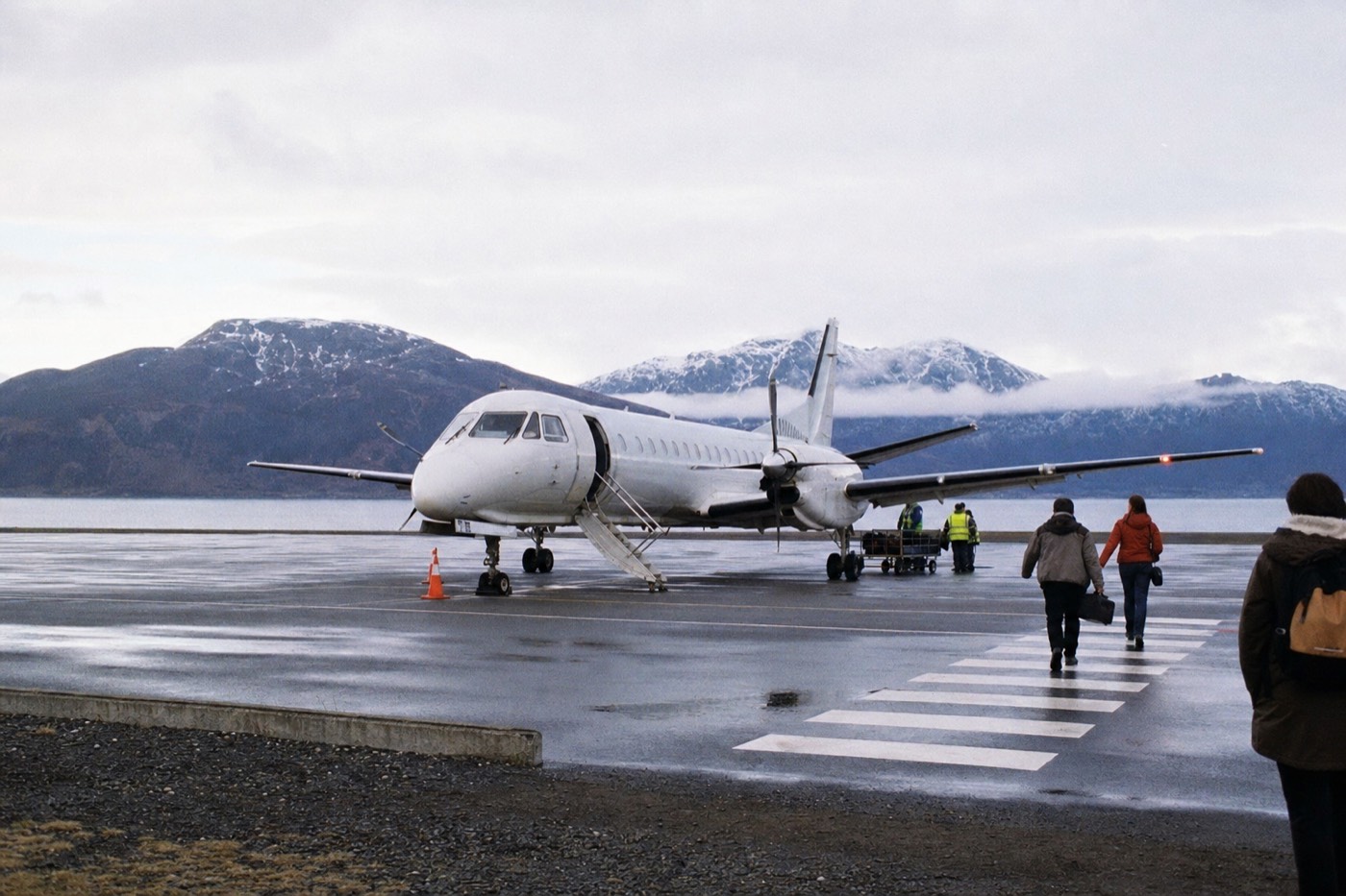 A regional flight into Lofoten